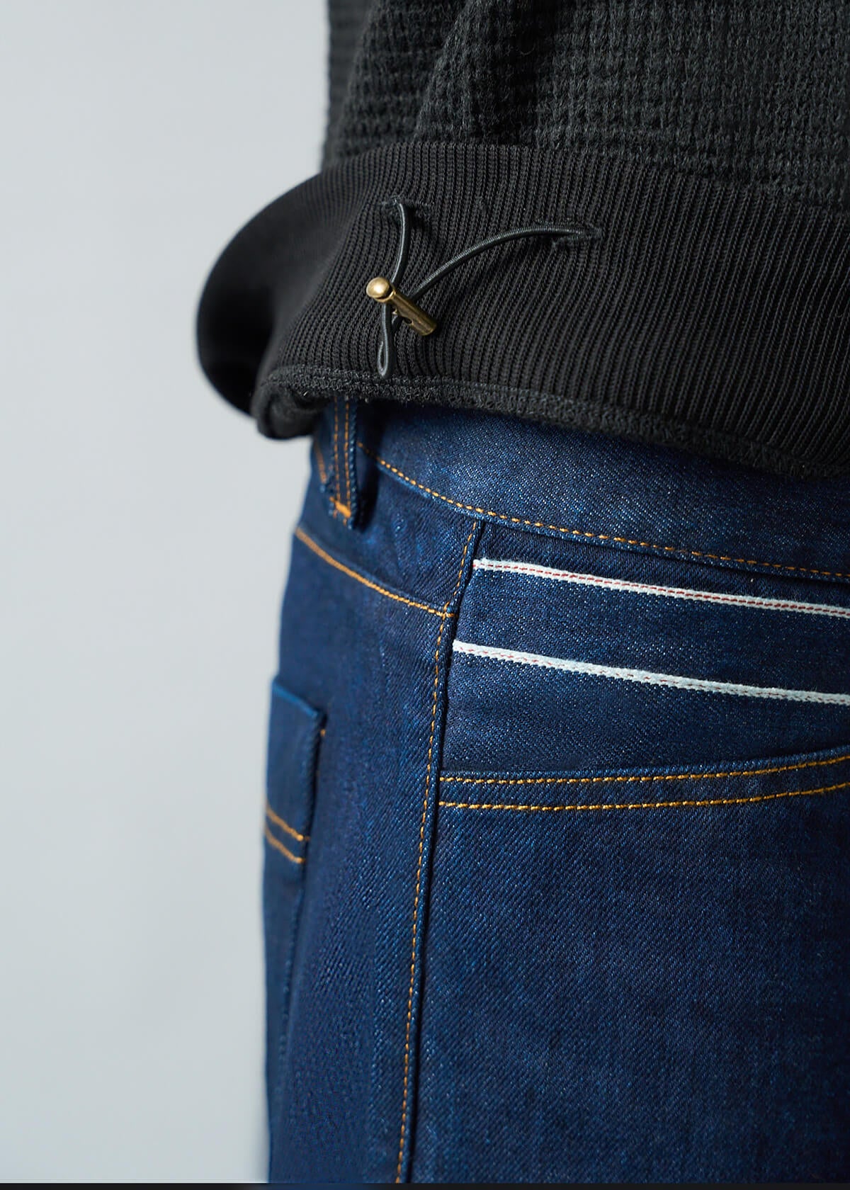 Loft-Grid Hem Pull Black
