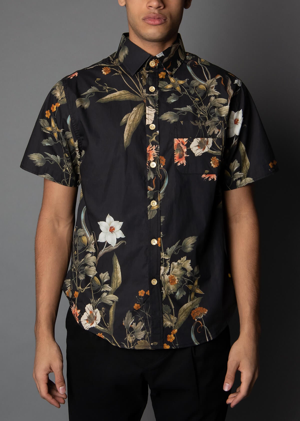 relaxed-fit short-sleeve men's shirt in navy, with a floral print