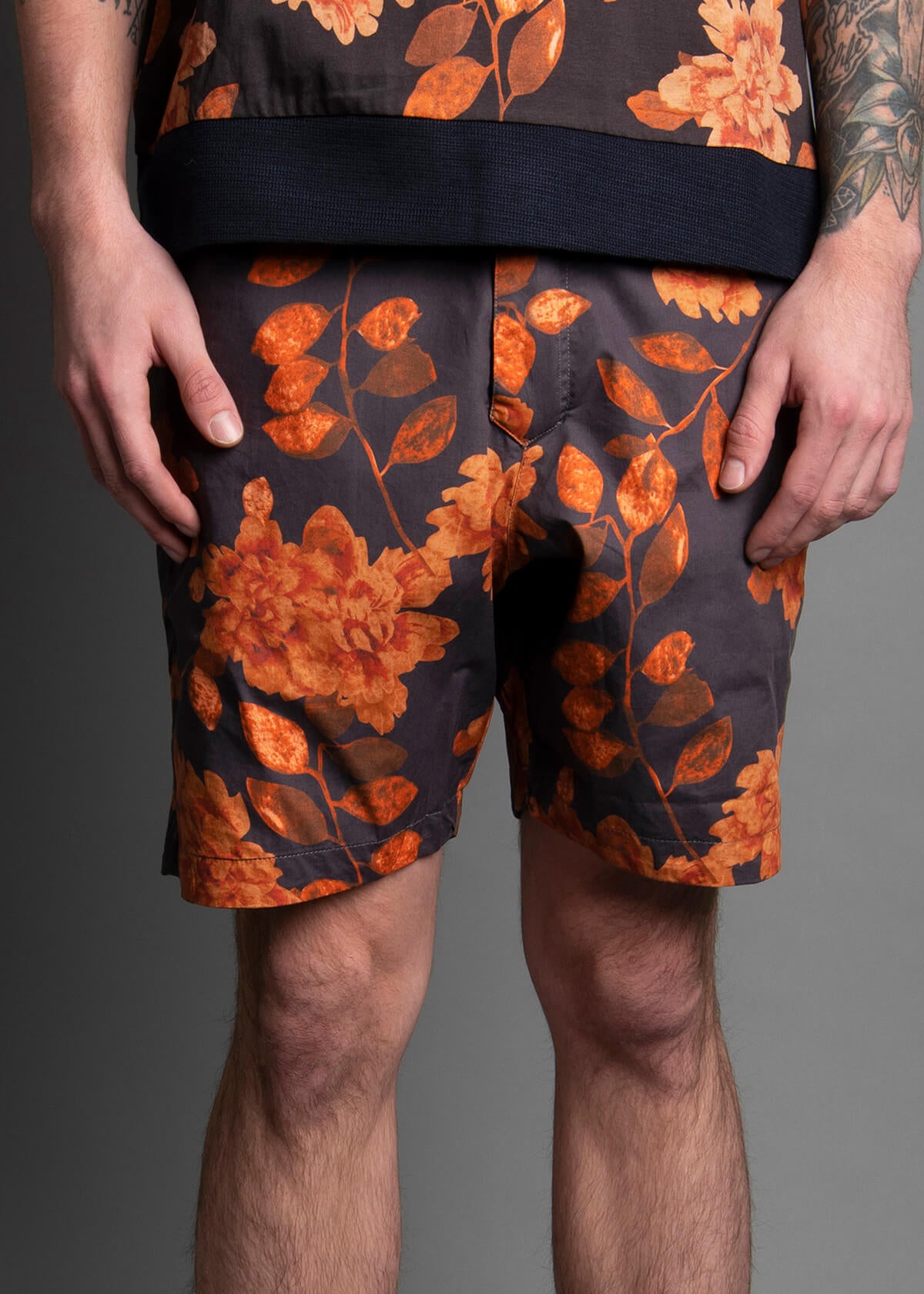 Reversable men's short with an orange flower pattern