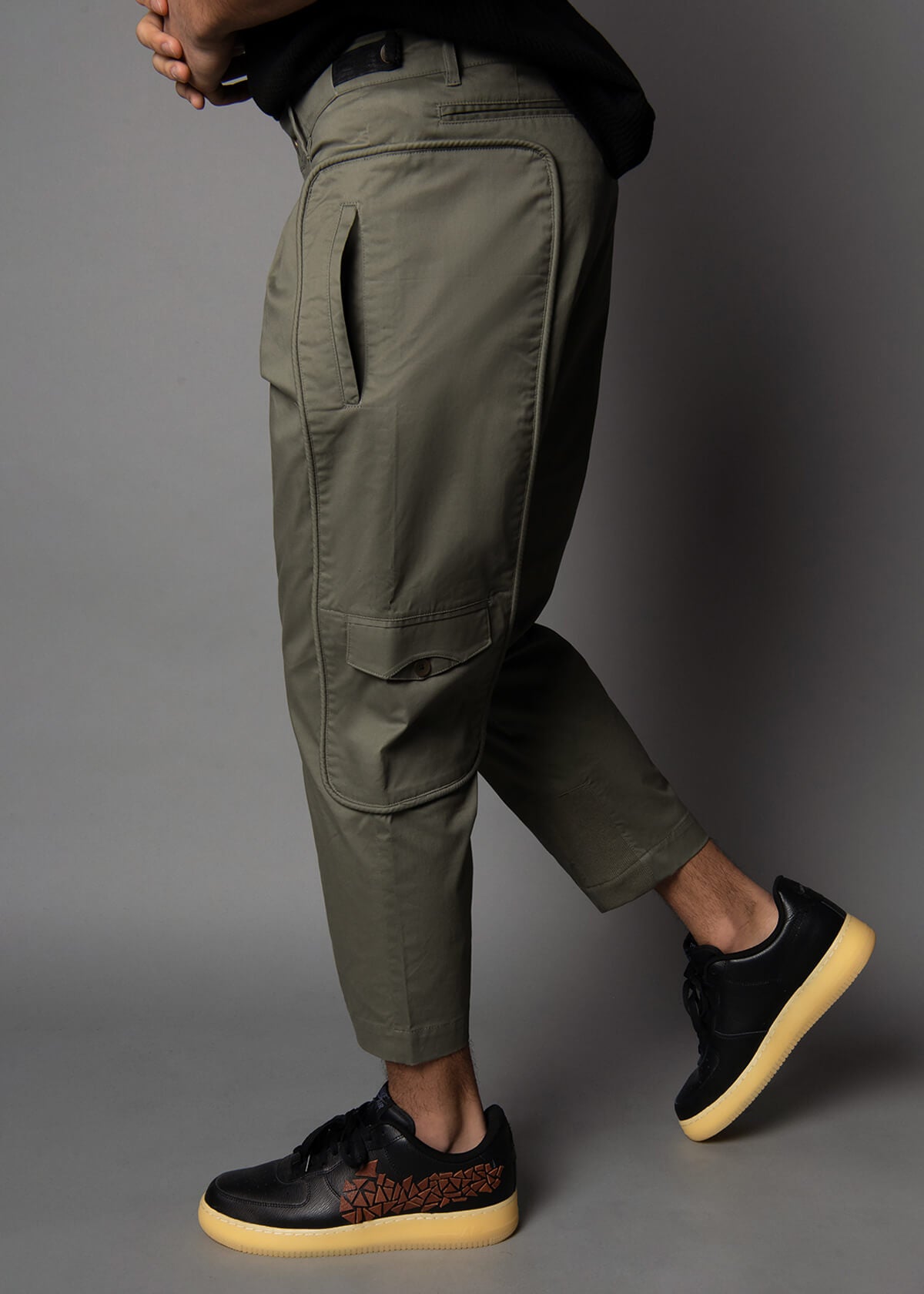 green cargo pants for men in twill